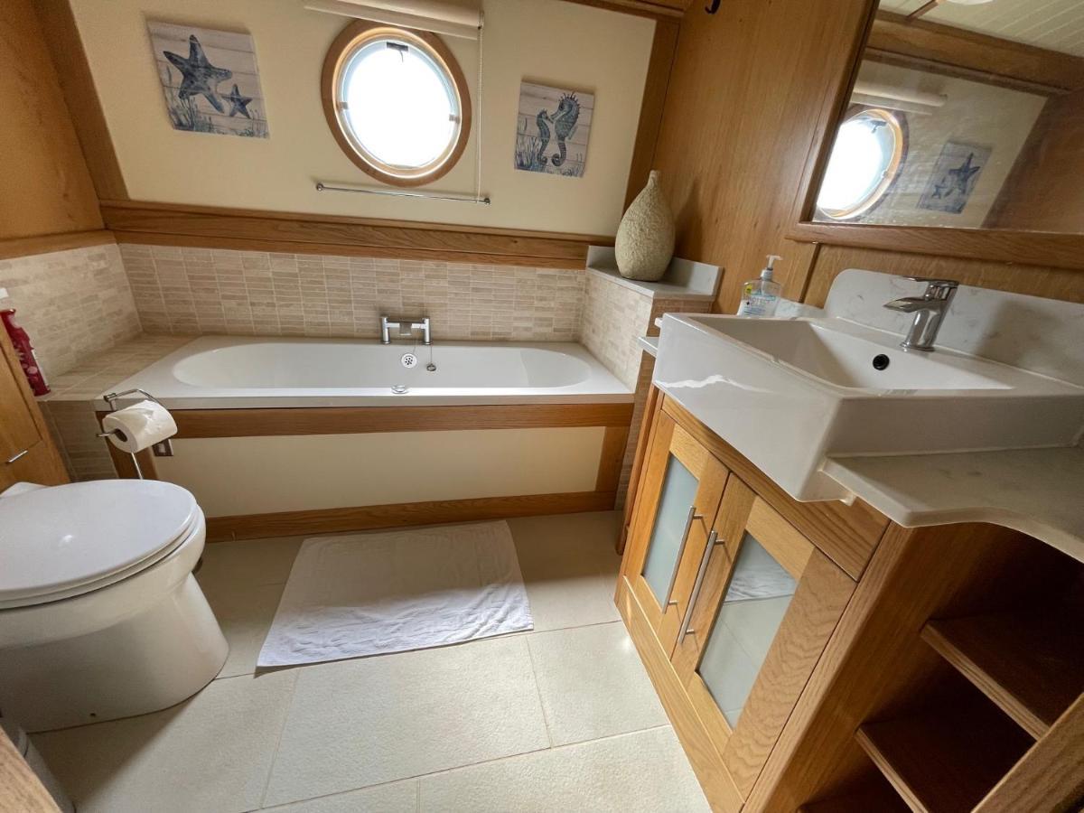 Luxury Boat - The Thistle Dream อักซ์บริดจ์ ภายนอก รูปภาพ